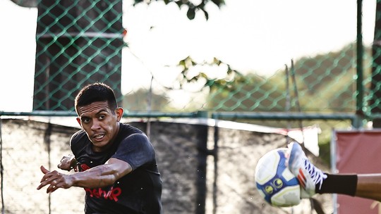 Improvisado? Destro, Igor Cariús treinou para ser lateral-esquerdo e agora volta às origens no Sport