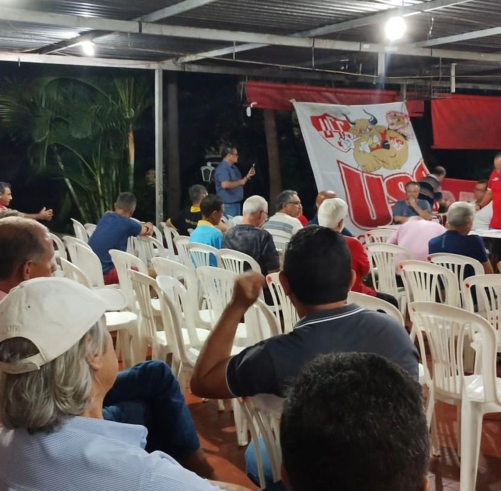 Conselheiros e sócio-contribuintes aprovaram venda da SAF do Uberaba nesta terça-feira — Foto: Divulgação/Uberaba Sport