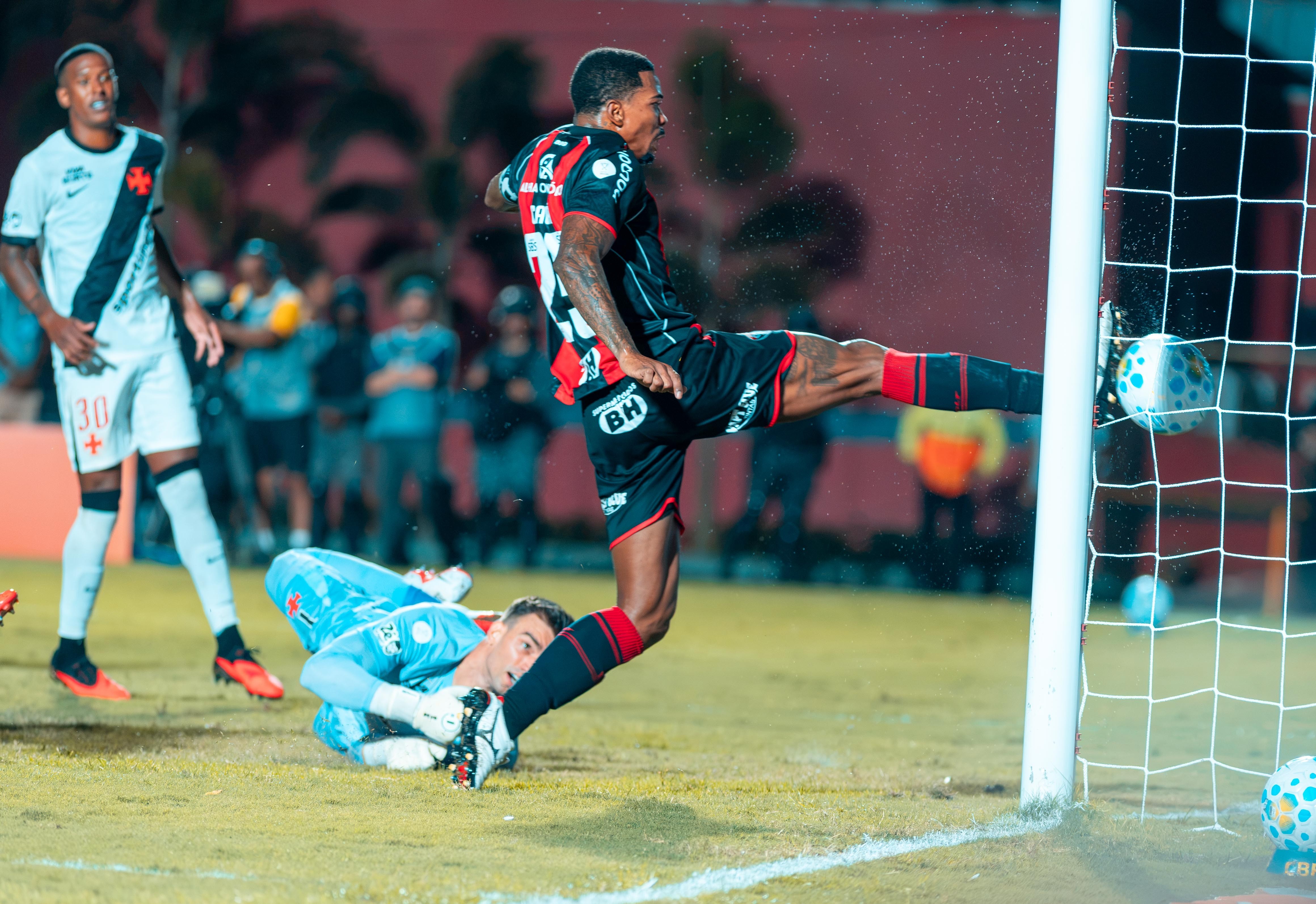 Cacá lamenta eliminação do Vitória, mas chama atenção para Brasileiro: "Ano não acabou"