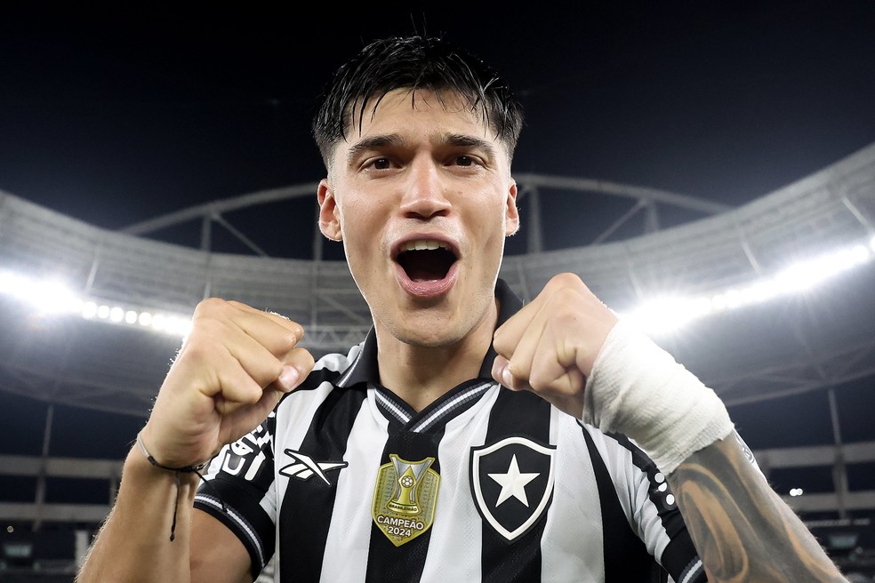 Joaquín Correa em ação pelo Botafogo