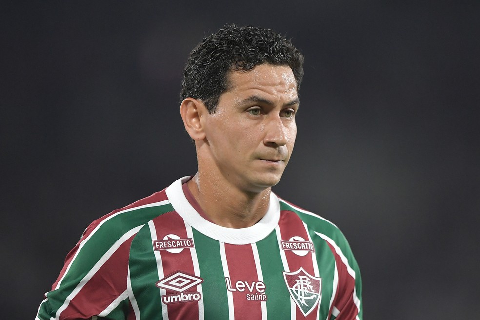 Paulo Henrique Ganso sofre entorse e desfalca treinos do Fluminense