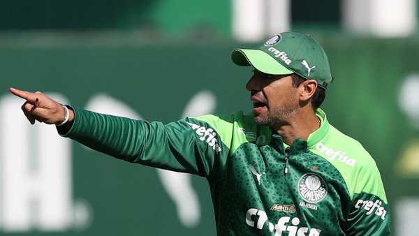EM ANDAMENTO! Clube árabe segue com ação contra o treinador do Palmeiras por quebra de pré-contrato