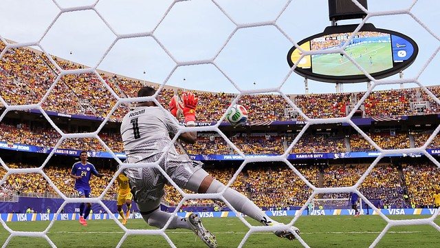Eloy Room, goleiro de Curaçao, no jogo contra Equador pela Copa do mundo