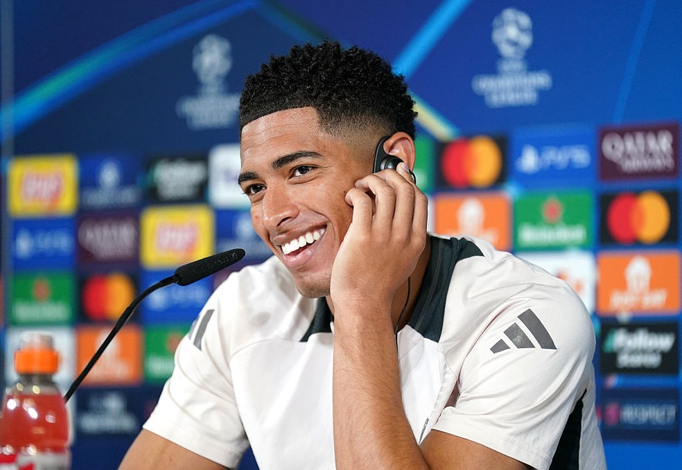 Bellingham em entrevista coletiva antes de Real Madrid x Arsenal — Foto: Getty Images