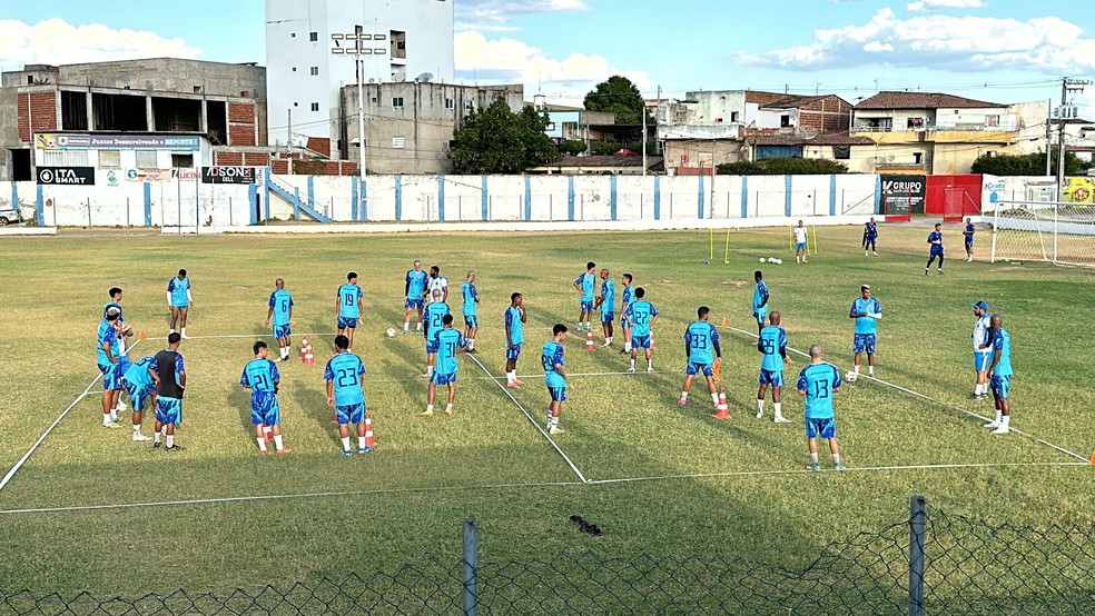 Jogadores do Cruzeiro-PB em atividade de treinamento — Foto: Divulgação / Cruzeiro-PB