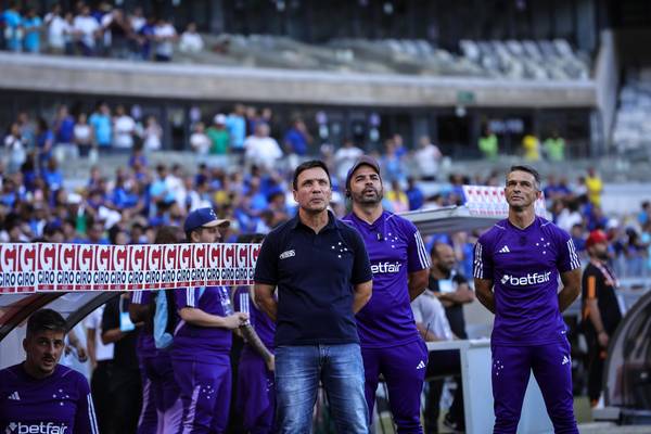Torcida do Cruzeiro vaia jogadores e chama Zé Ricardo de  burro em derrota para o Internacional