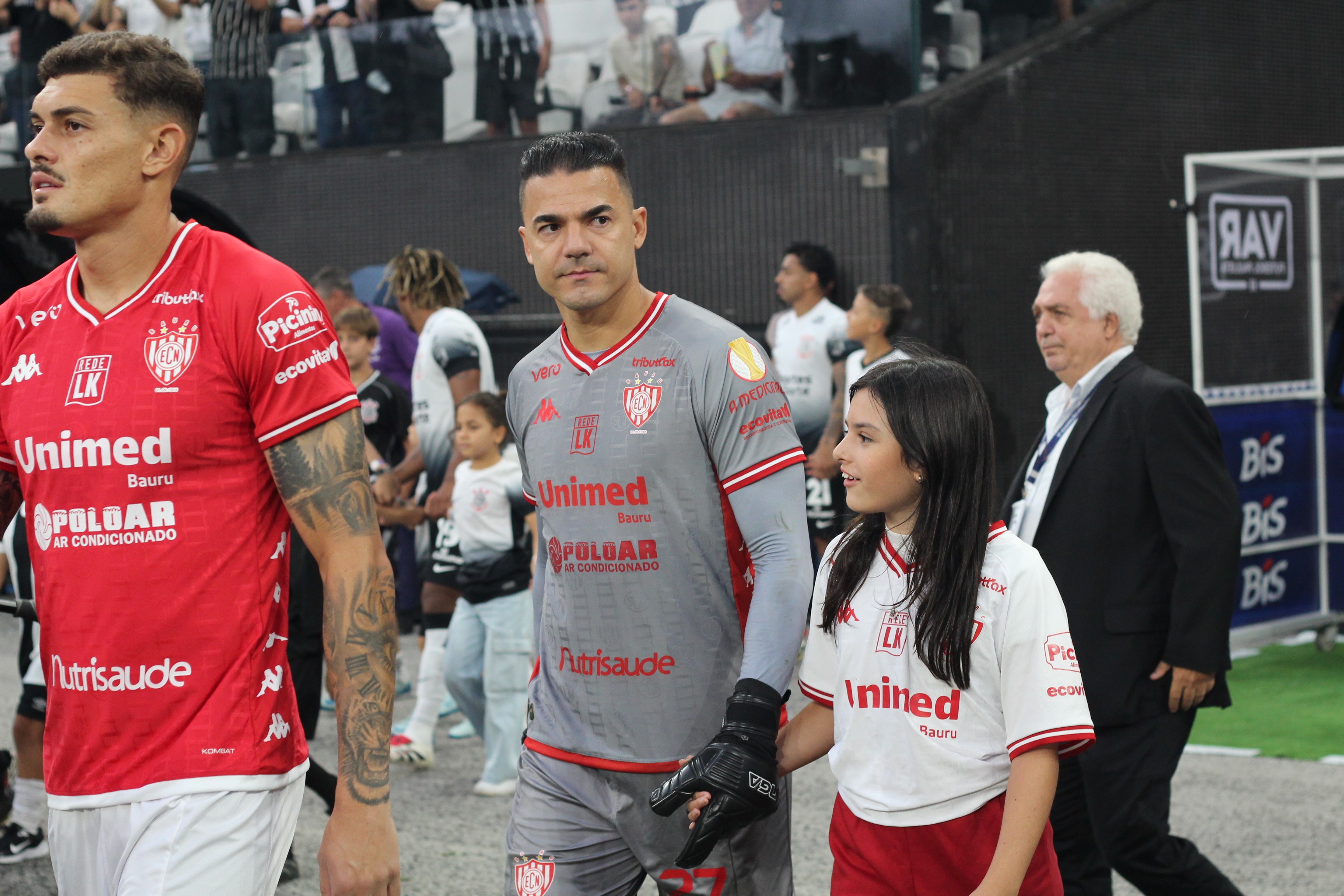 Ex-goleiro critica resistência a mudanças no futebol e defende Fernando Diniz