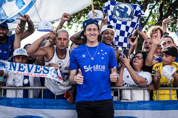 Cássio reforça o Cruzeiro: torcida demonstra carinho e interação com dono da SAF
