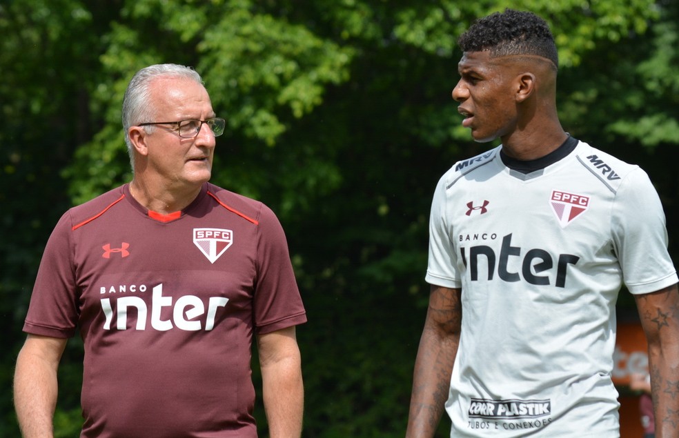 Dorival Júnior e Arboleda no São Paulo, em 2018 — Foto: Érico Leonan / saopaulofc.net