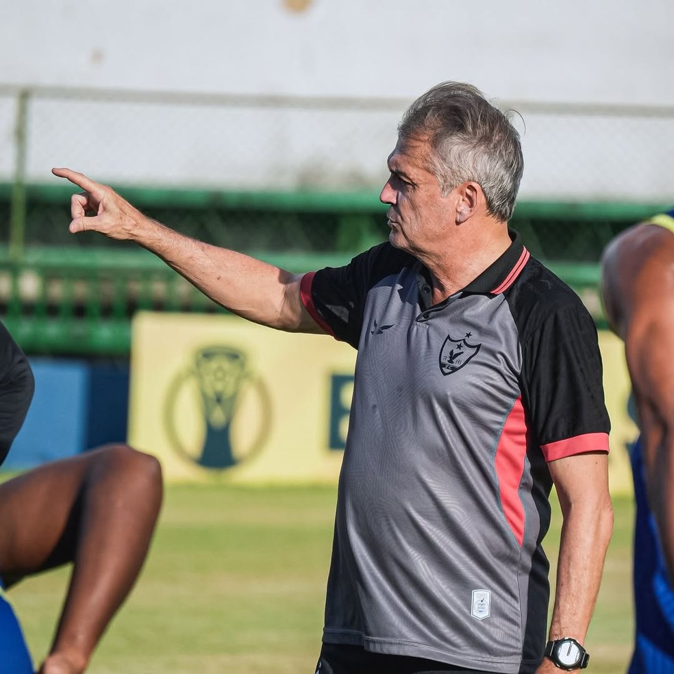 Luís Carlos Winck comanda treino do Águia de Marabá — Foto: Gustavo Souza / Águia de Marabá