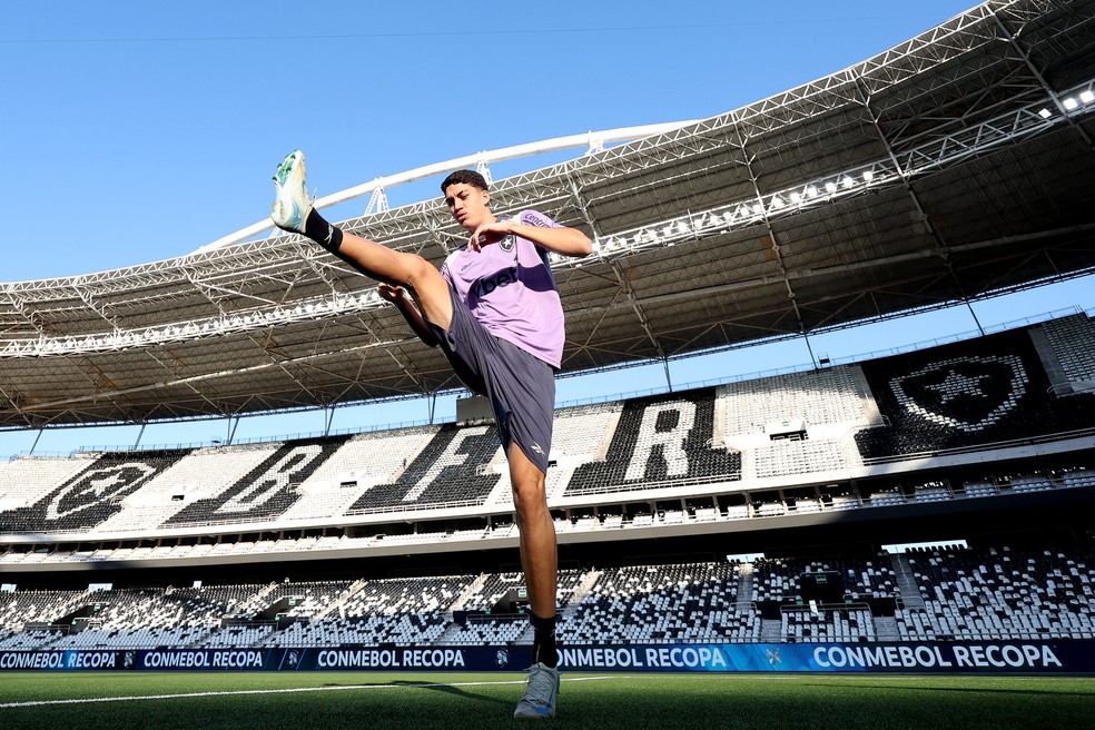 Jair � um dos refor�os do Botafogo para a defesa � Foto: Vitor Silva/BFR