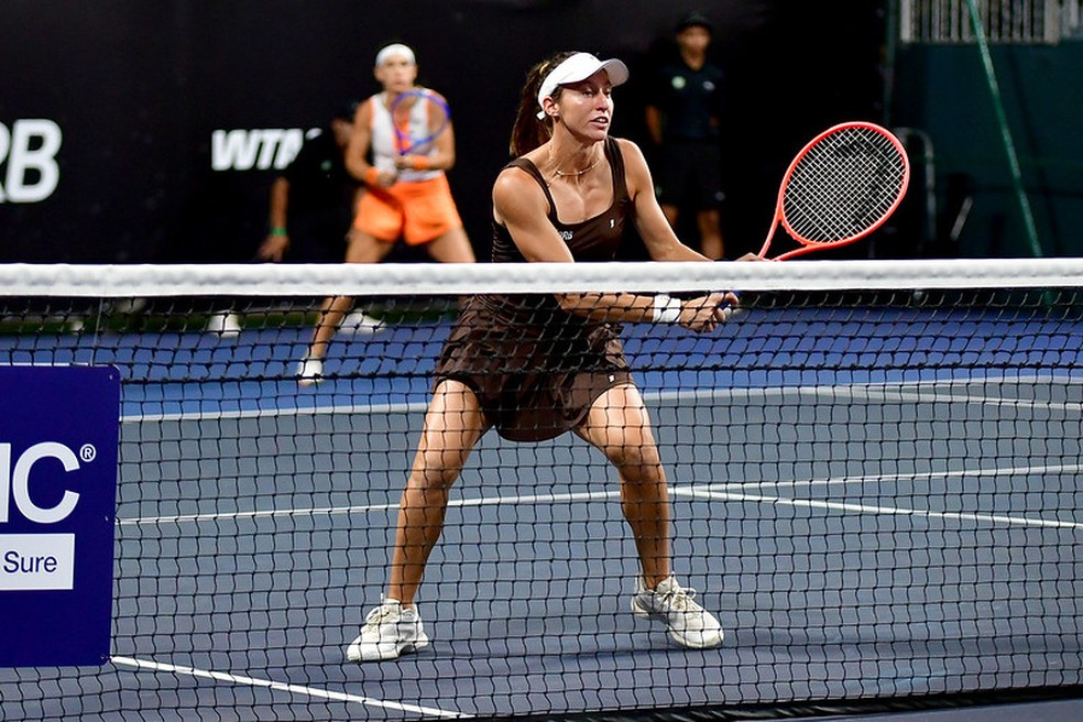 Bia Haddad leva susto no fim, mas supera Laura Pigossi e avança às quartas do SP Open