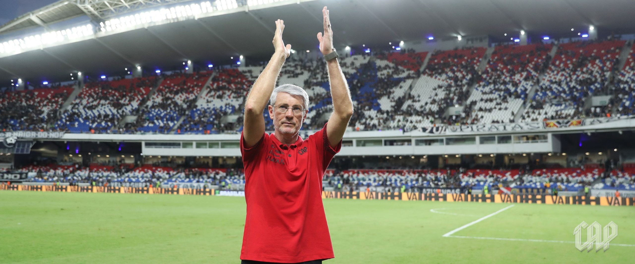 Odair avalia vitória do Athletico, elogia Viveros, mas não espera atacante na Copa: "Poderia ir"