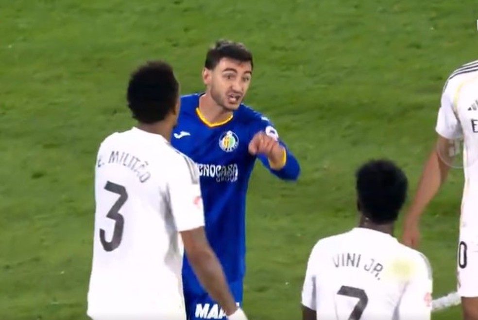 Iglesias discute com Vini Jr. em partida do Real Madrid