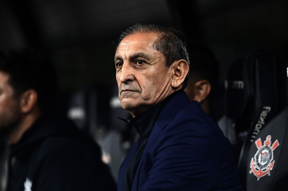 Ramón Díaz, técnico do Corinthians, no jogo contra o Grêmio — Foto: Marcos Ribolli