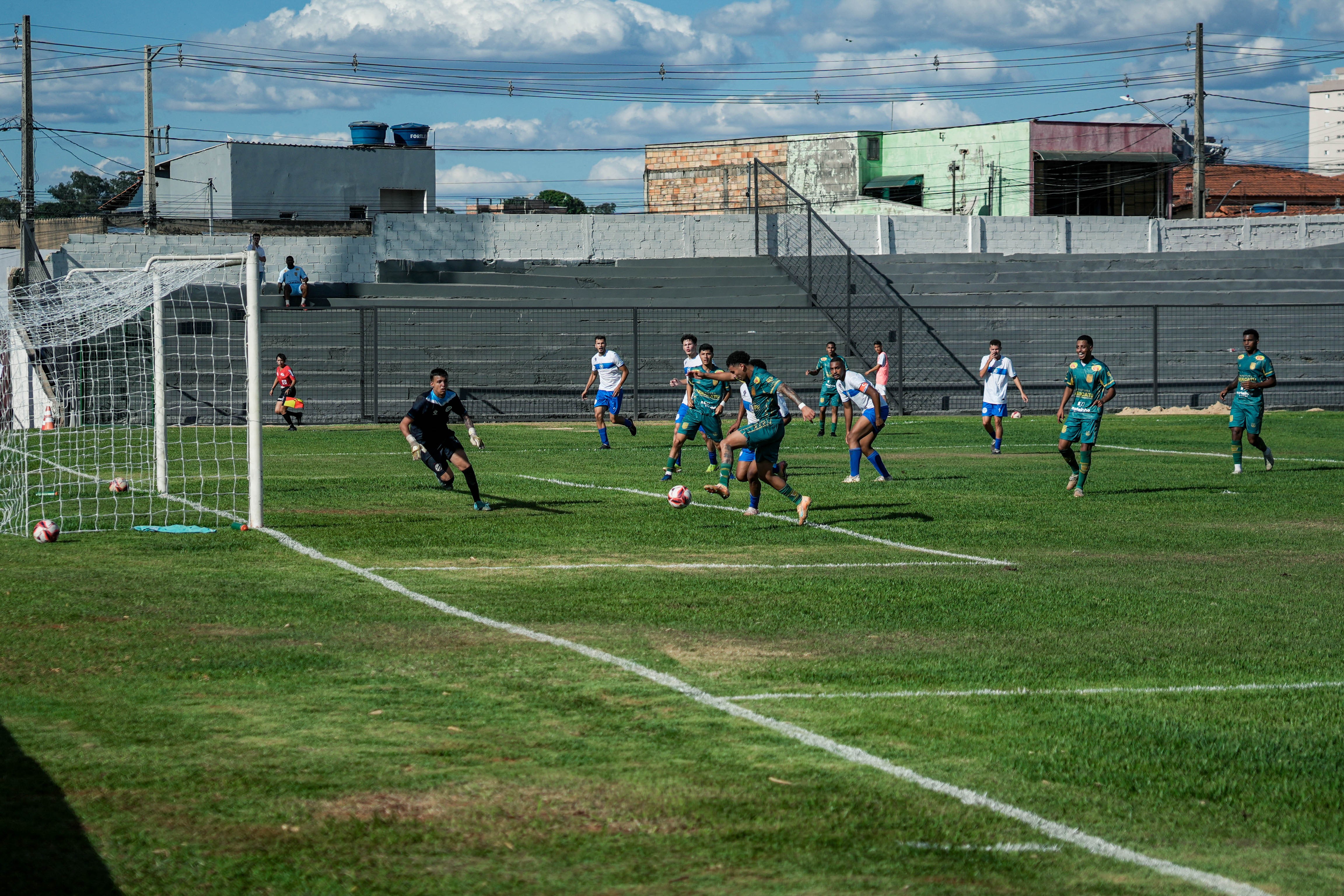 Campeão Mineiro tem volta ao futebol ameaçada após proibição da prefeitura; entenda