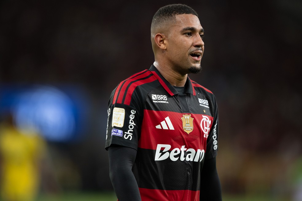 Samuel Lino, do Flamengo, durante partida contra o Mirassol, pelo Campeonato Brasileiro. � Foto: Jorge Rodrigues/AGIF