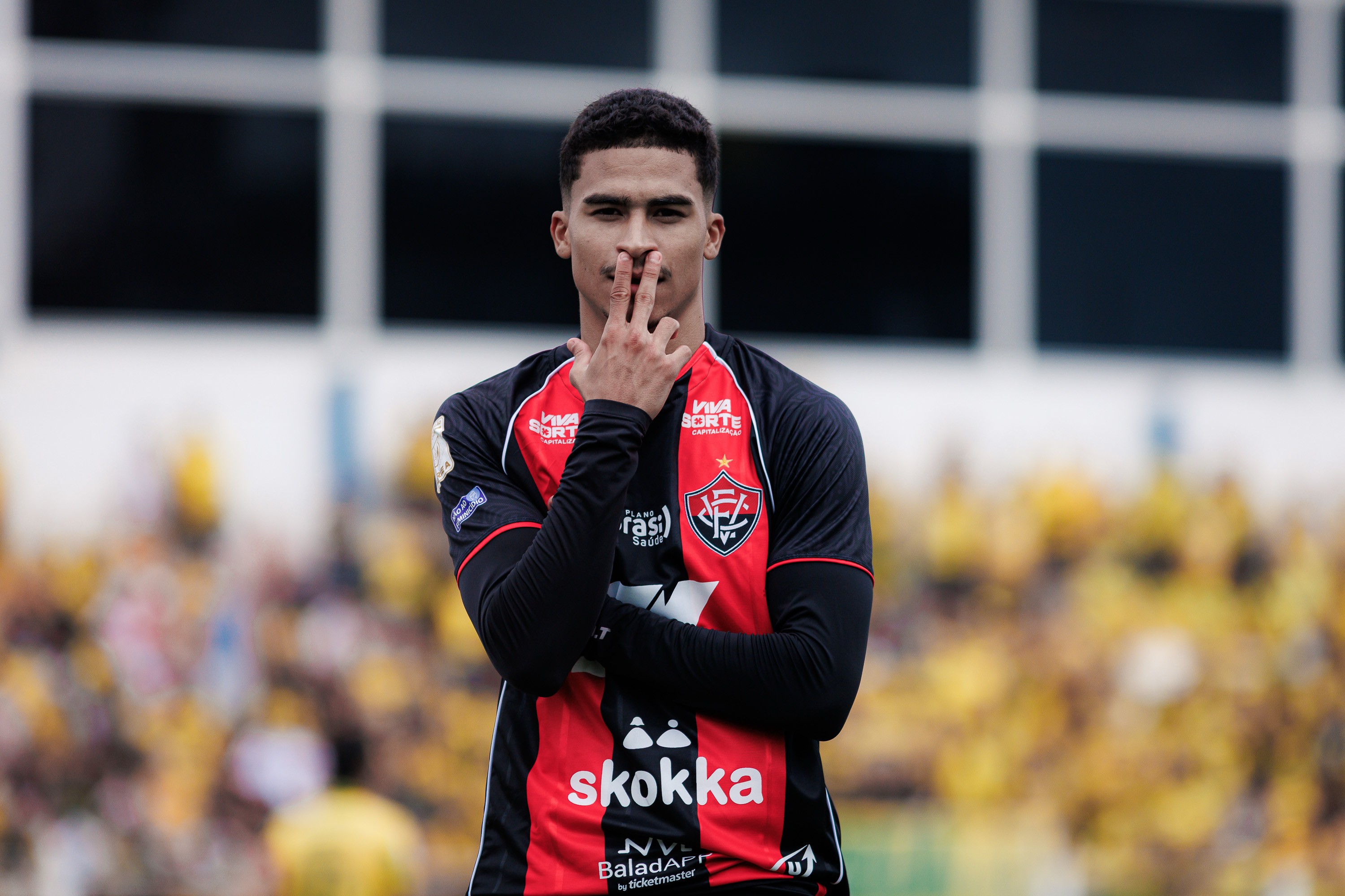 Renê emenda gols e vive retomada no Vitória depois de secas no segundo semestre