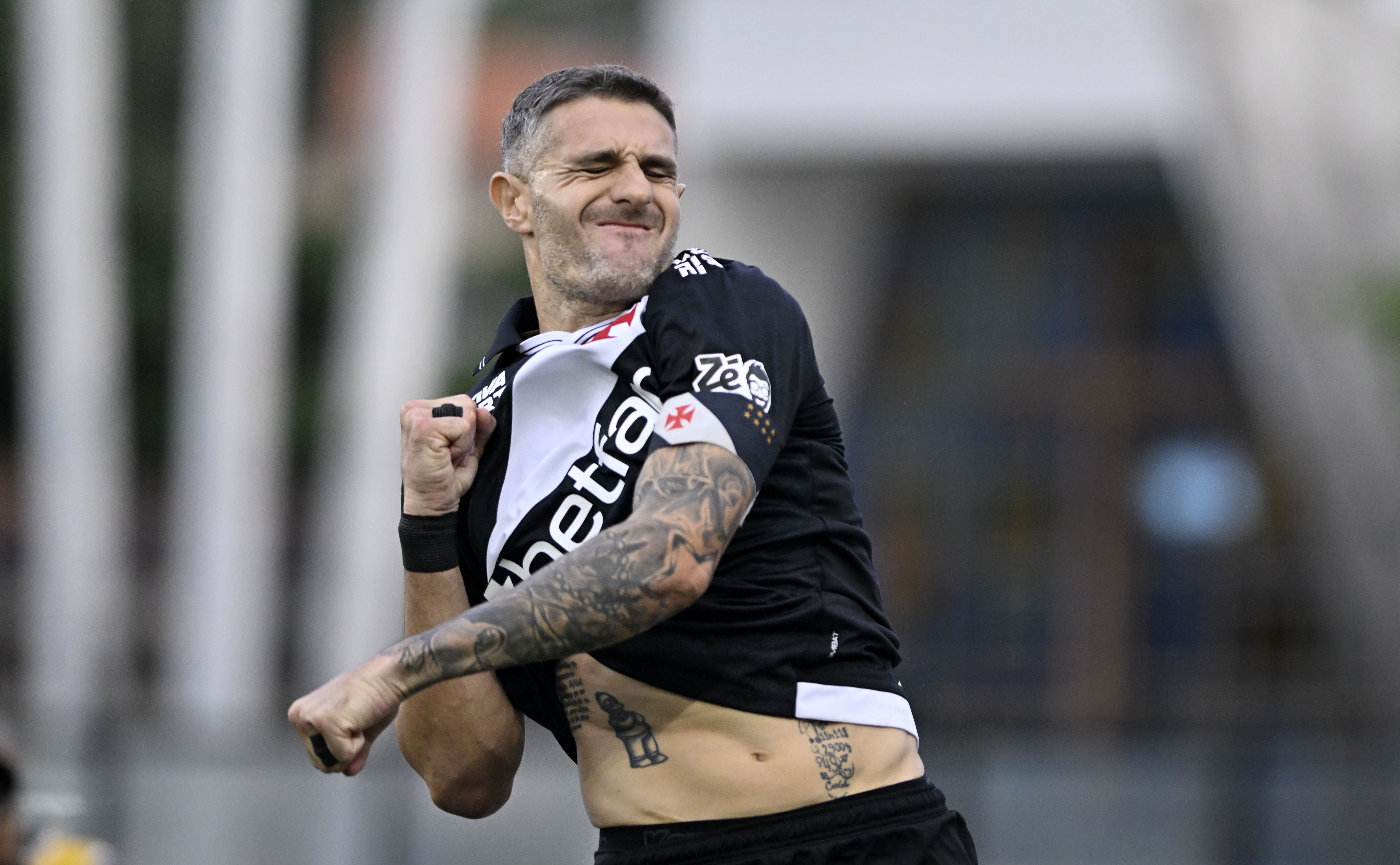 Escalação do Vasco: Vegetti é desfalque, e Piton volta ao time contra o Santos