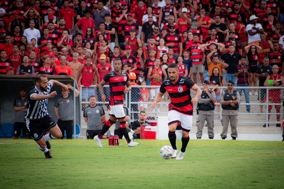 Campinense e Treze em campo pelo Campeonato Paraibano 2025 — Foto: Estefinho Francelino/Campinense