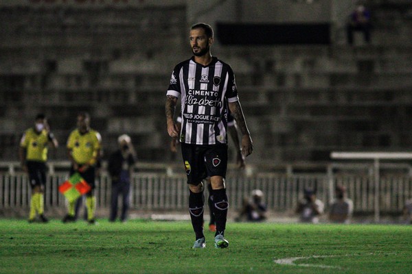 Clayton admite falta de ritmo em seu retorno ao Botafogo-PB e prega  respeito ao Ceará, botafogo-pb