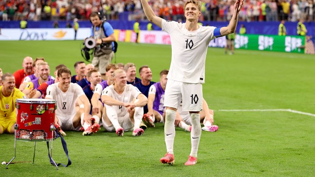 Martin Odegaard na comemoração da classificação da Noruega em cima da Costa do Marfim