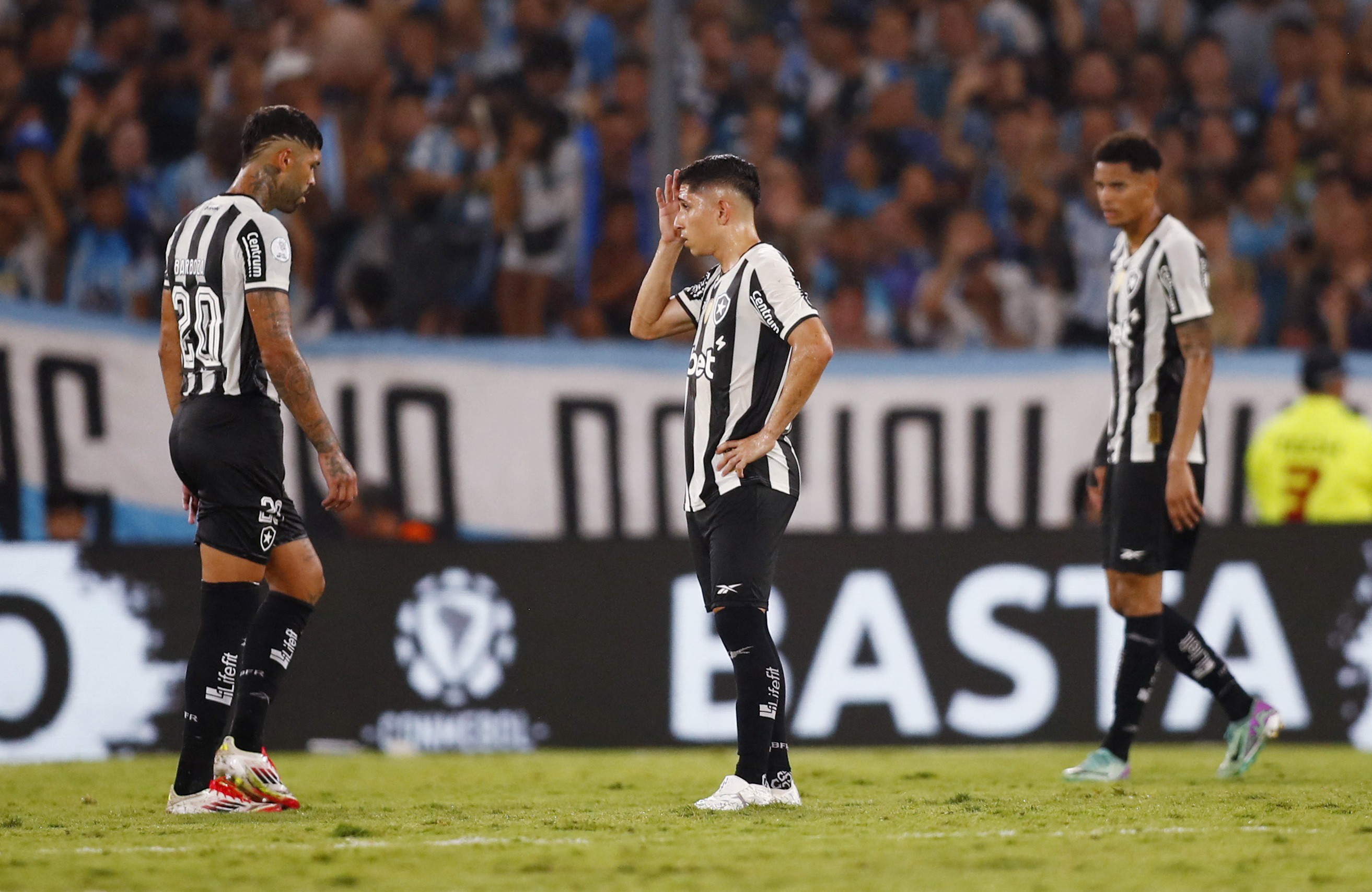 Análise: Botafogo tem atuação desastrosa em decisão, e apatia dá pouca esperança em virada na Recopa