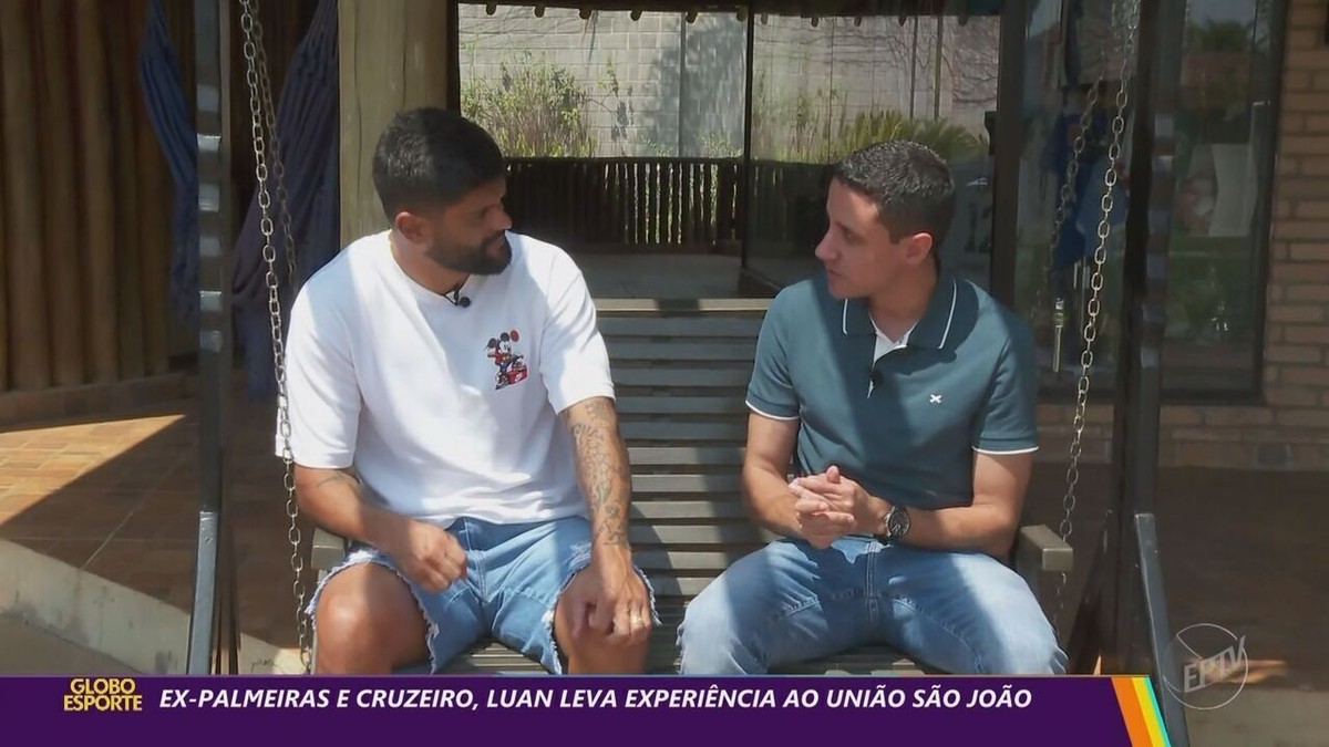 Coleção de camisas de ex-jogadores: Ronaldinho Gaúcho trocou com colecionador do Palmeiras.