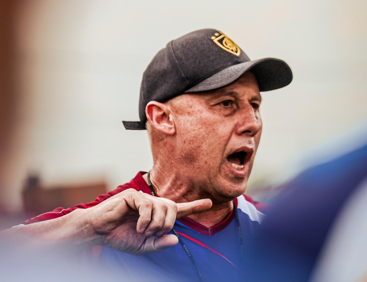 Após eliminação, diretoria do Itabaiana comunica saída de Ailton Silva