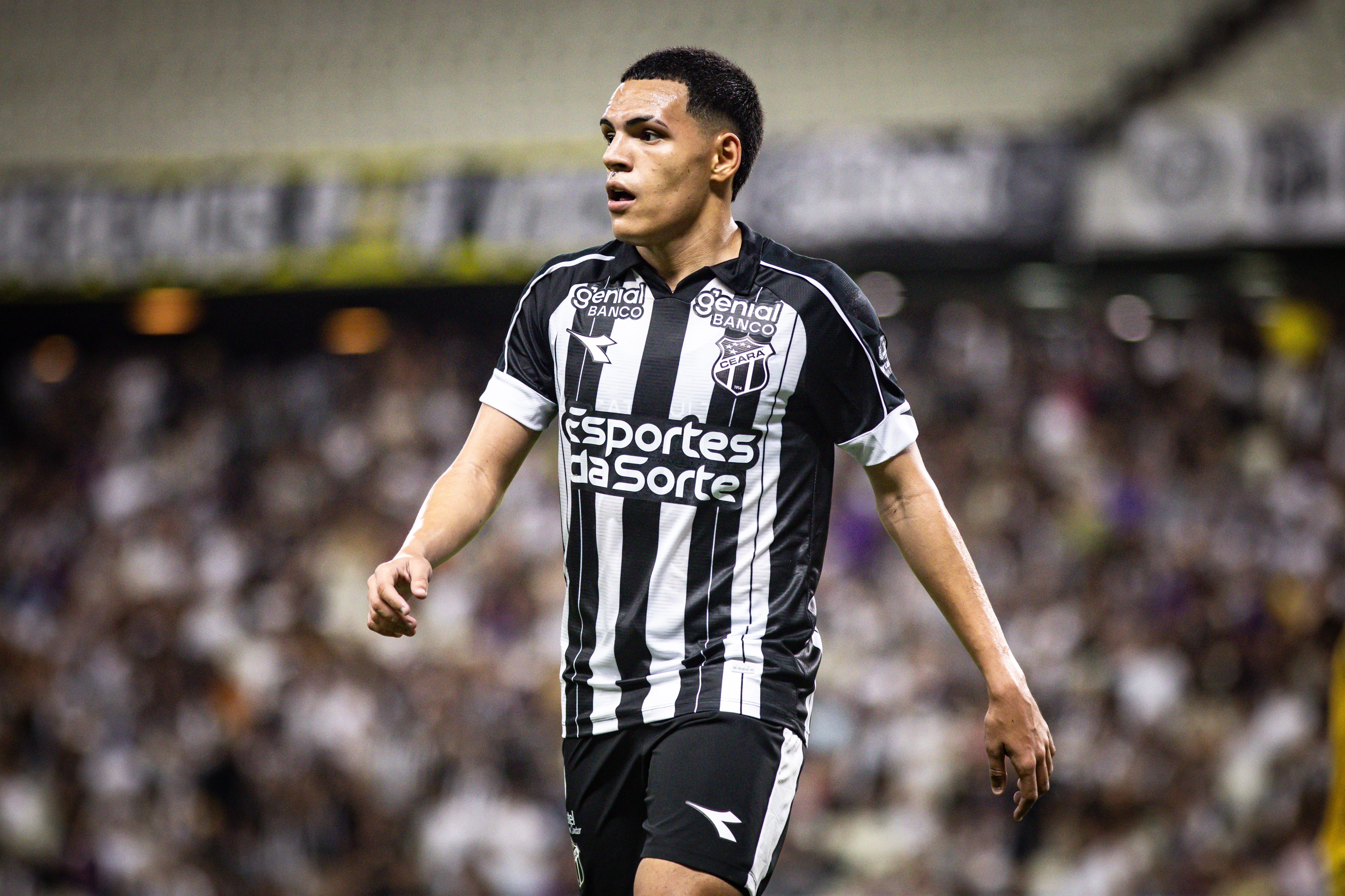 Após dores musculares, Melk não preocupa e está confirmado para o Clássico-Rei