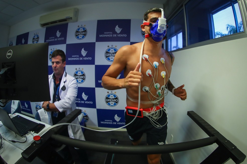 Cristaldo realiza exame em reapresentação do Grêmio — Foto: Lucas Uebel/Grêmio FBPA
