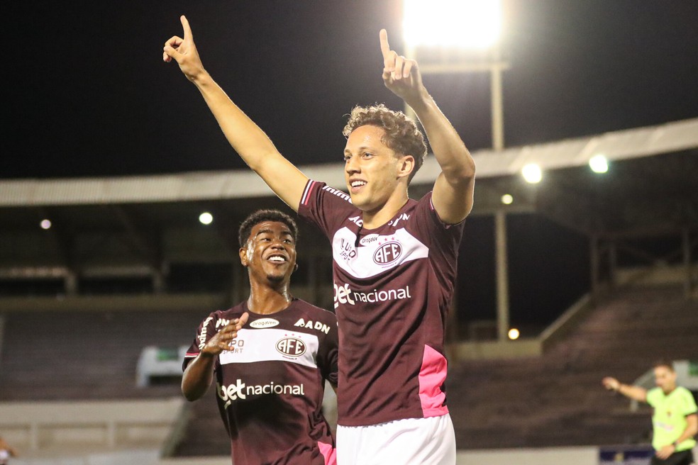 Ian Luccas comemora gol pela Ferroviária — Foto: Luis Miguel Ferreira / Ferroviária SAF