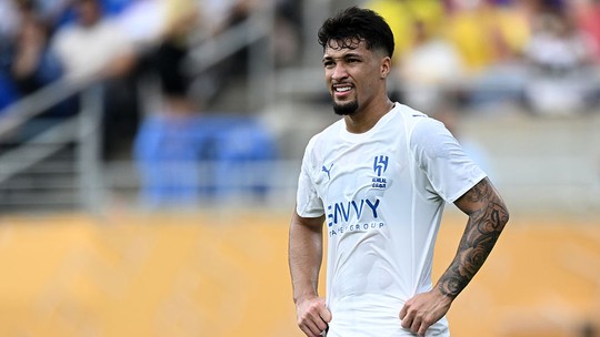 Marcos Leonardo decide ficar no Al-Hilal, herda camisa 9 e é relacionado para estreia na Champions - Brasileiro fica com número que era de Mitrovic e tendência é que seja titular contra o Al-Duhail