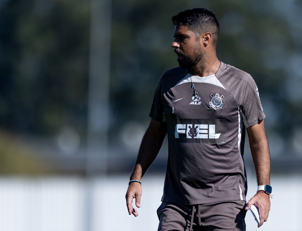 António Oliveira tem somente dois dias de preparação antes do próximo jogo — Foto: Rodrigo Coca/Ag. Corinthians
