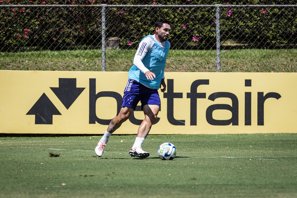 Gilberto está afastado de jogos do Cruzeiro desde outubro — Foto: Gustavo Aleixo/Cruzeiro
