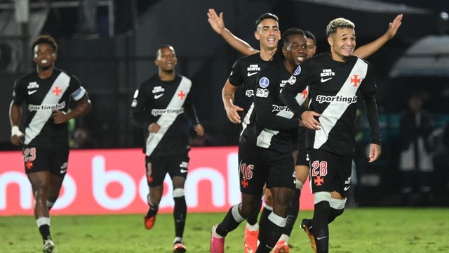 Vasco goleia o Olimpia em Assunção e avança na Sul-Americana