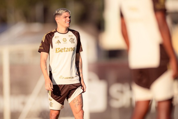 Lateral sente dores e está fora de decisão na Libertadores! Confira a provável escalação