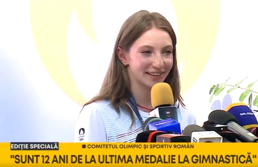Ginasta romena Ana Barbosu recebe medalha de bronze após decisão do CAS — Foto: Reprodução