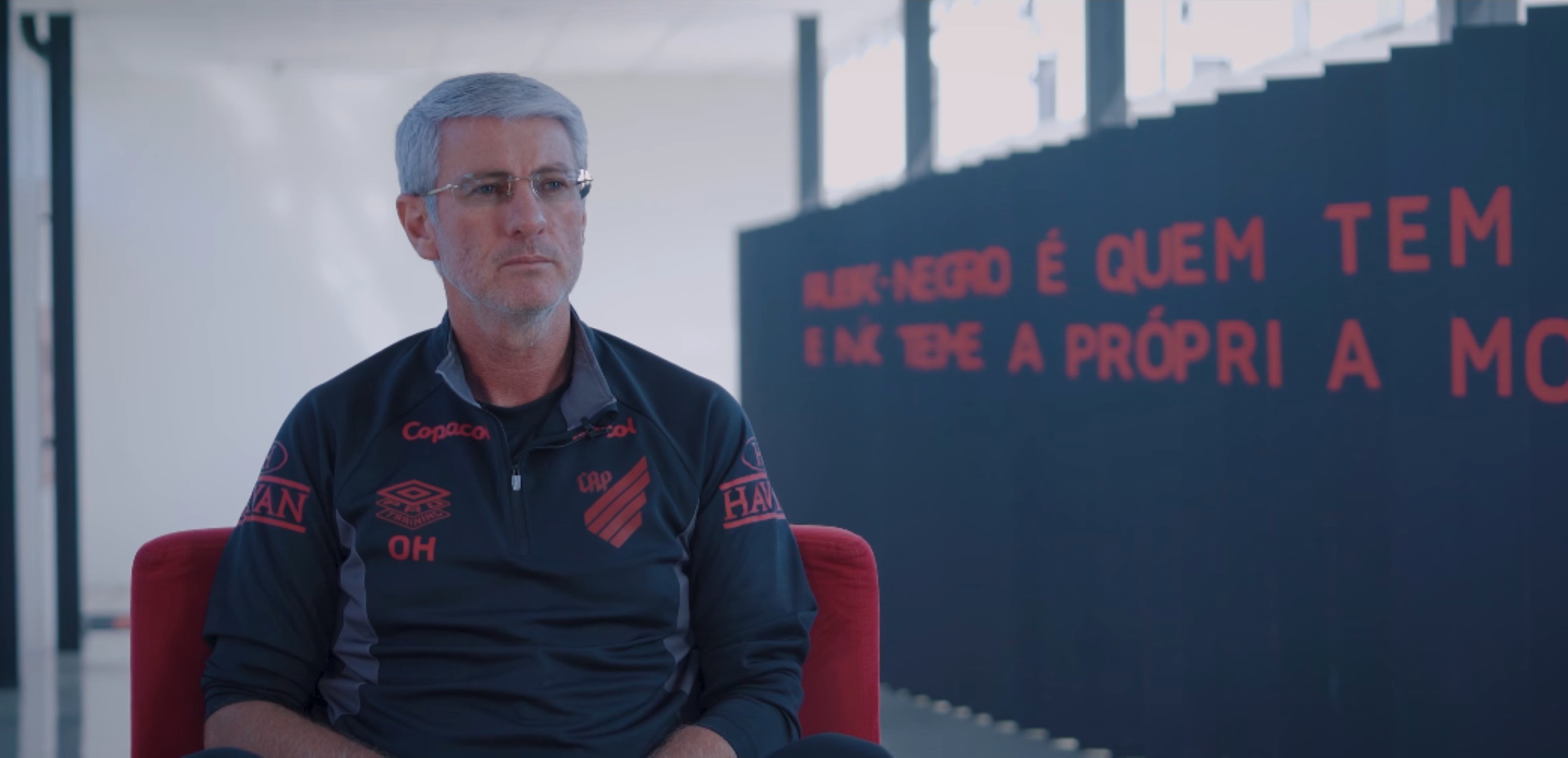 Odair Hellmann passa a limpo primeiro ano no Athletico e se declara ao clube: "Só ganhei"