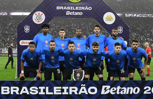 Estreia promissora de Hugo Souza e redenção de Cacá em vitória corintiana