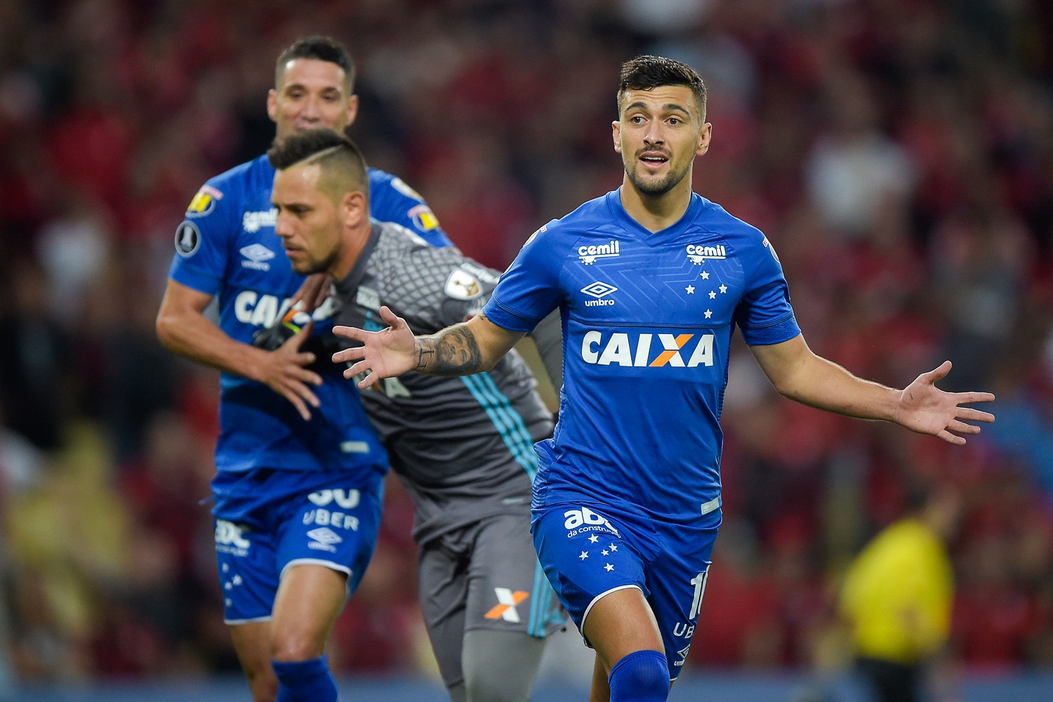 Cruzeiro e Flamengo se reencontram em duelo histórico pela Libertadores