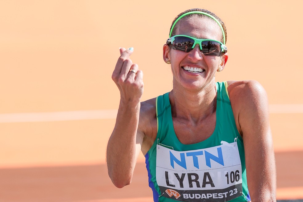 Viviane Lyra representa o Praia Clube em Paris &mdash; Foto: Wagner Carmo/CBat