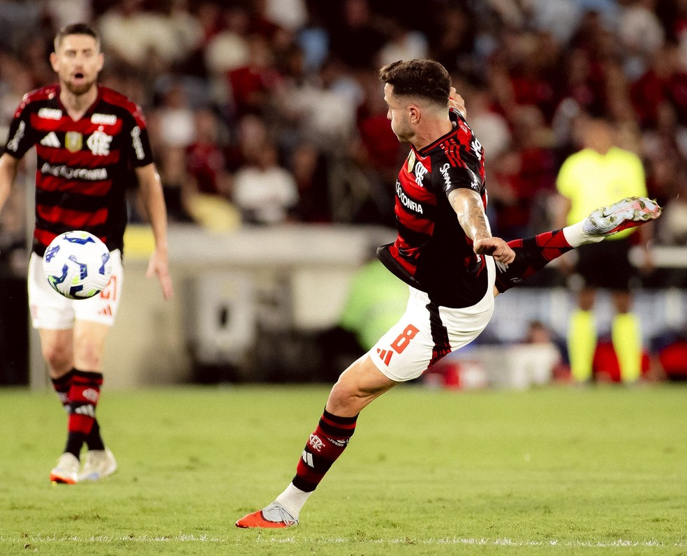 Jorginho e Sal elevam desempenho dos jogadores de frente do Flamengo  Foto: Adriano Fontes/Flamengo