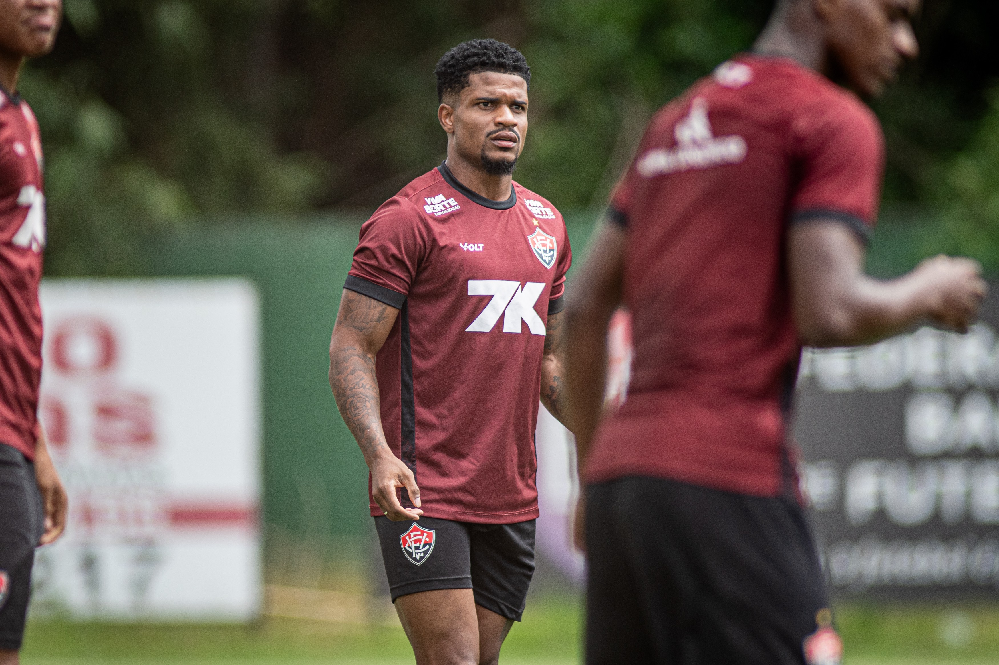 Jamerson volta ao Vitória após drama de sete meses