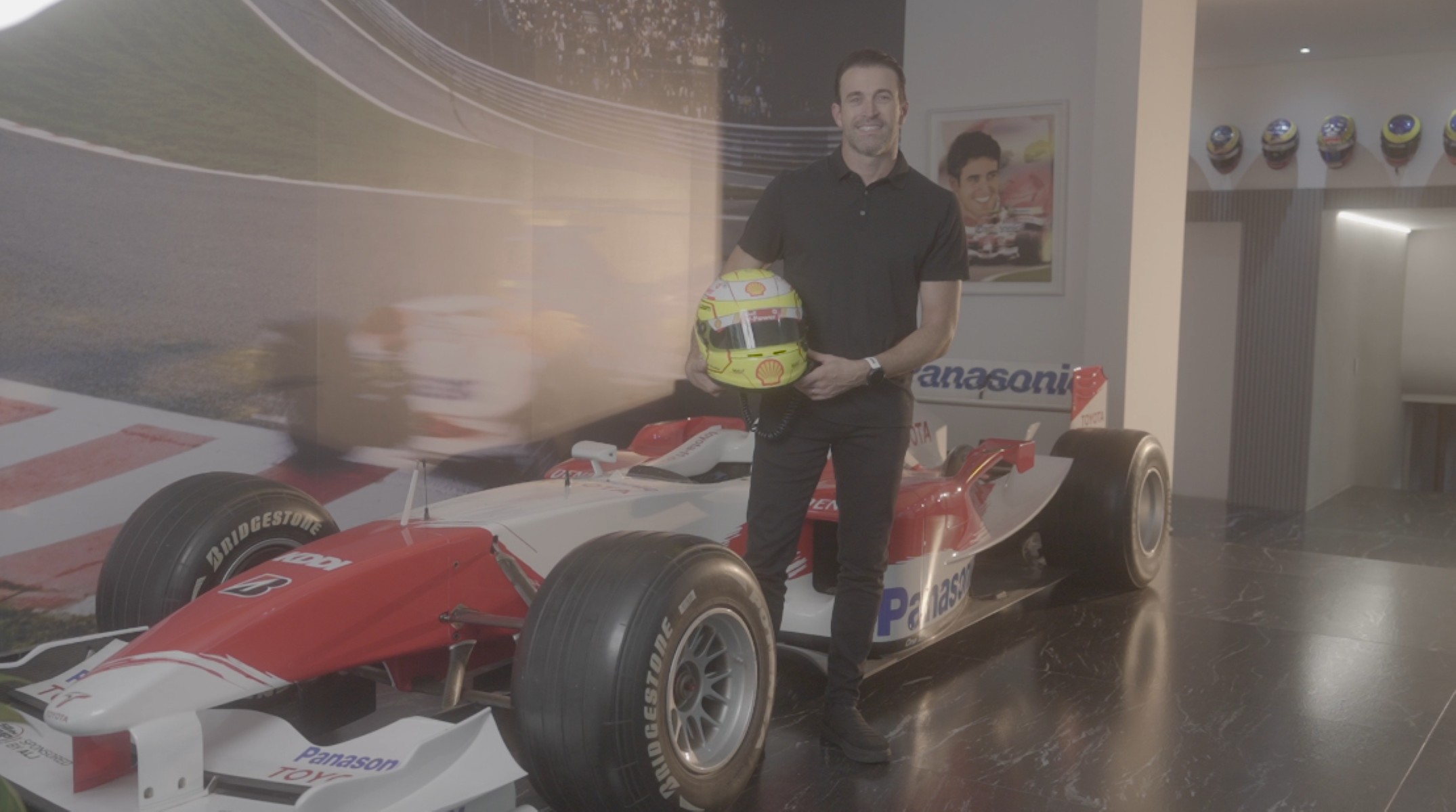 Ricardo Zonta traz a F1 pra sala de casa: veja o carro que o brasileiro guarda