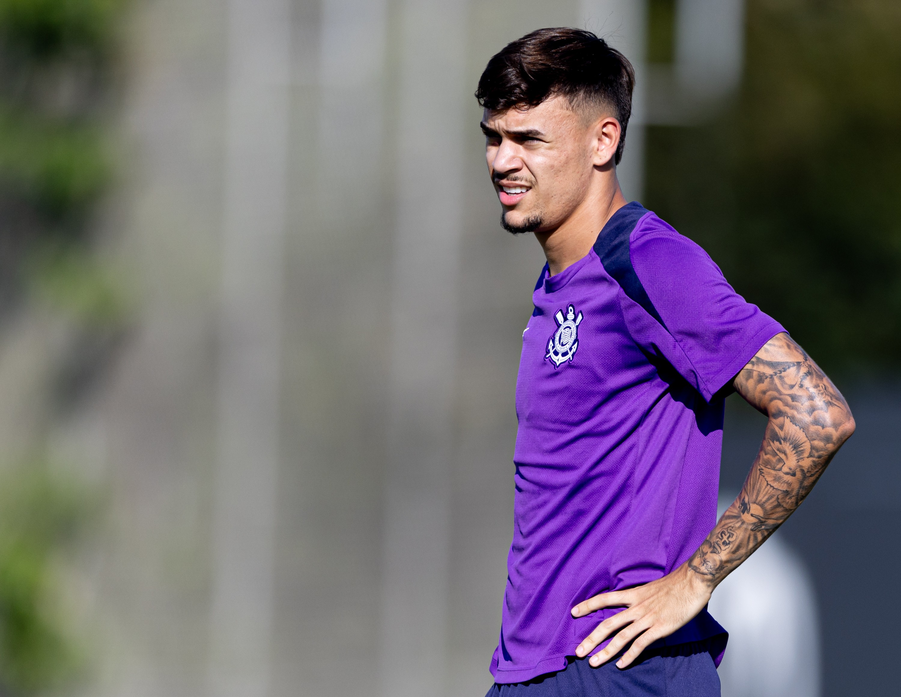 Jovem zagueiro do Corinthians surpreende em clássico após rápida ascensão com Ramón Díaz
