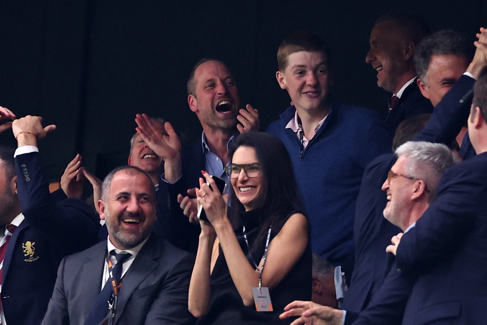 Príncipe William vai à loucura com título do Aston Villa na Liga Europa — Foto: Robbie Jay Barratt - AMA/Getty Images