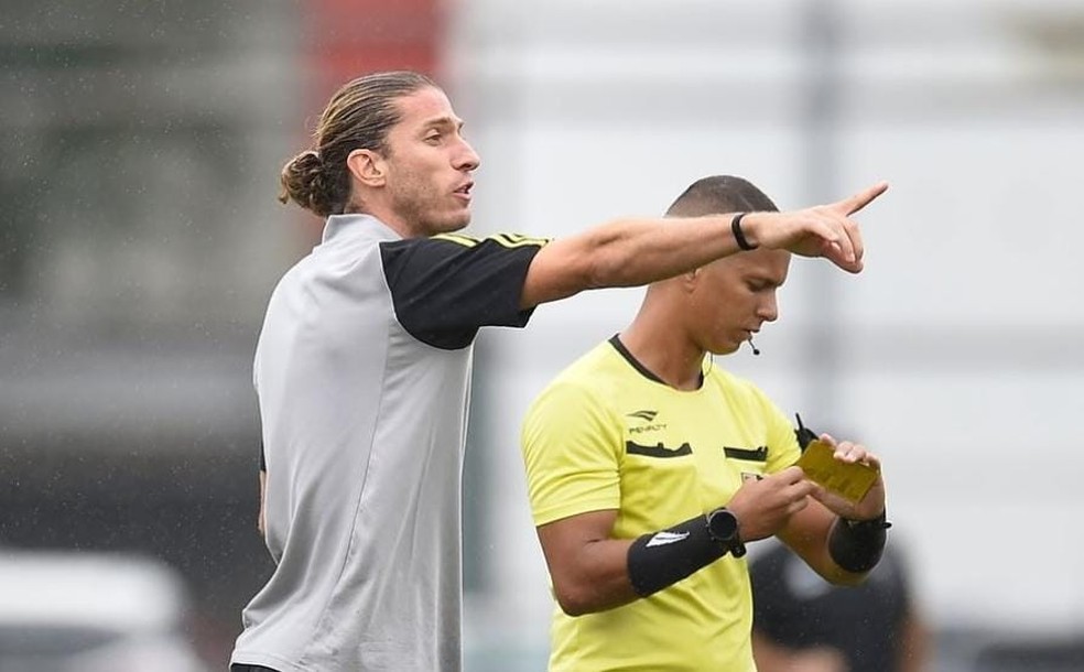 Filipe Luís, técnico do sub-20 do Flamengo — Foto: Marcelo Cortes / CRF