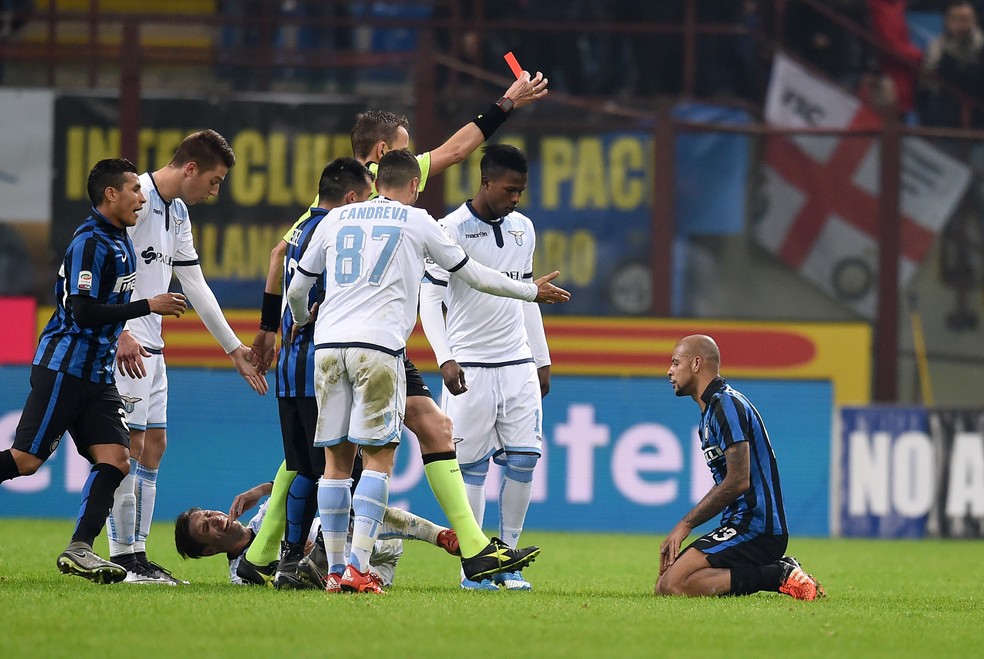 Felipe Melo leva cartão vermelho pela Inter contra a Lazio em 2015 — Foto: Claudio Villa /FC Internazionale via Getty Images