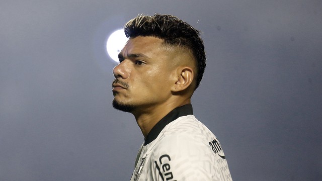 Tiquinho Soares antes do jogo entre Vasco e Botafogo